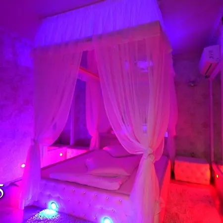 Anadi Boutique Only Adult 2* ブラショフ